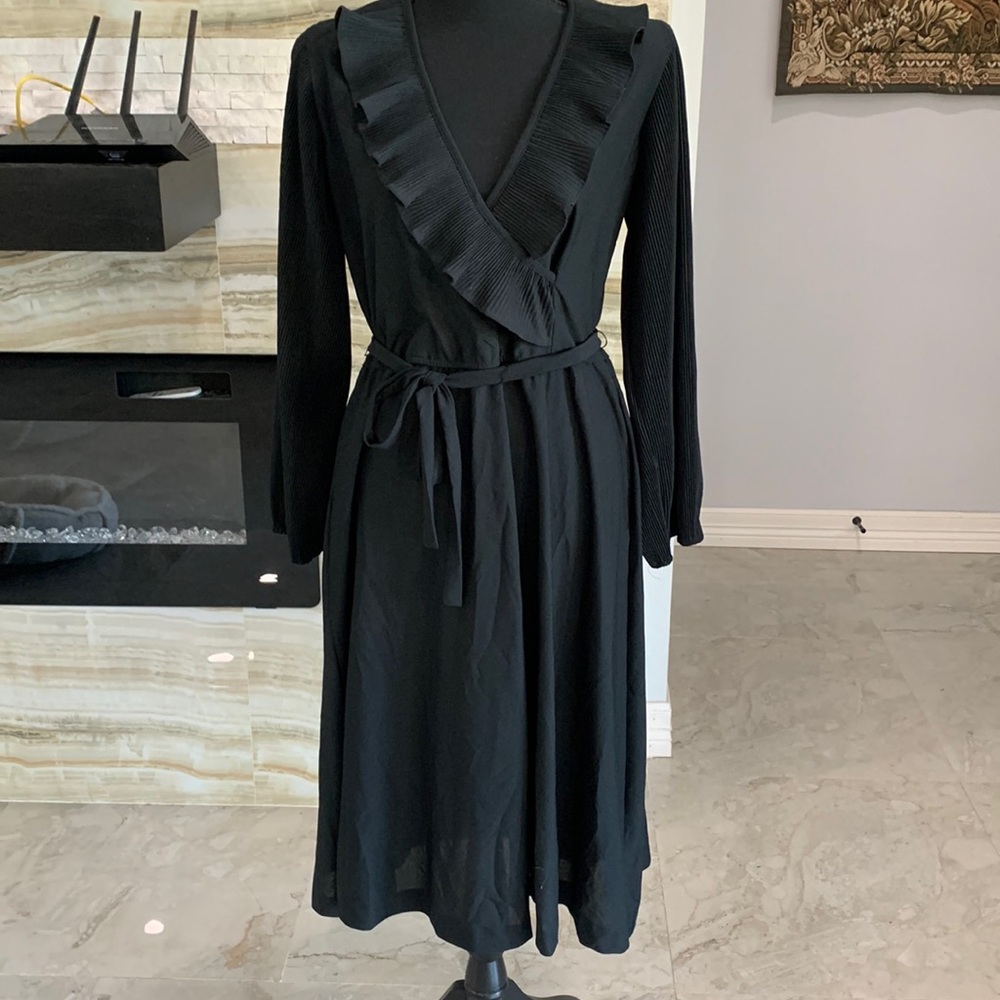 Black Long Sleeve Midi. Size L